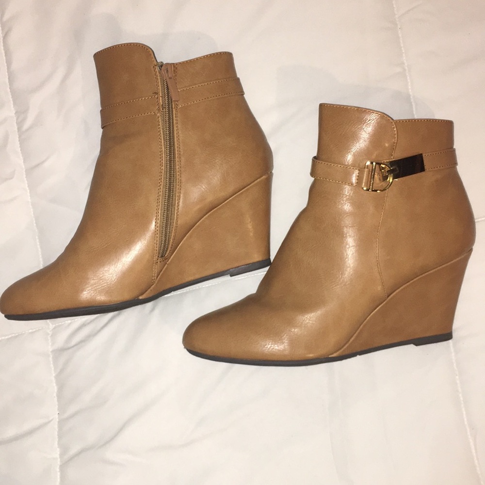 CL by Laundry Wedge Booties